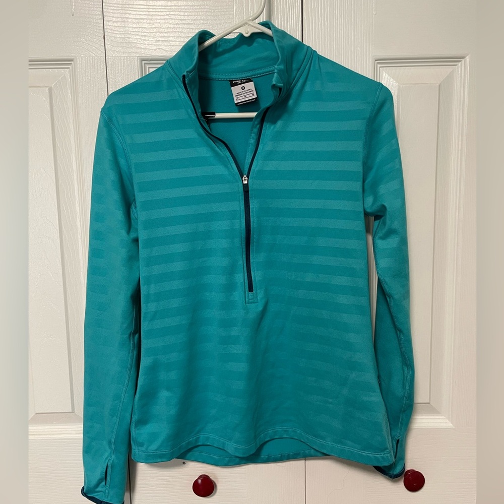 Nike Pro, dri-fit medium half zip. Color Teal.